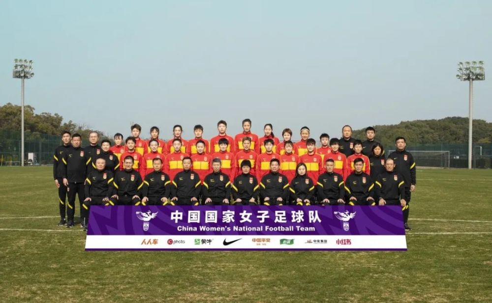 刘亦菲是无可匹敌的古装佳丽，脚本没给她甚么阐扬空间，打酱油打得不耐心了，一出手倒是个悲剧。